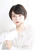 厚めバングのツヤ感ショート