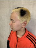 ダブルカラー　ブリーチ　デザインカラー　ベリーショート