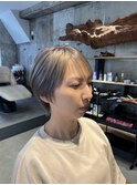 グレージュ/ハイトーンカラー/ショートカット