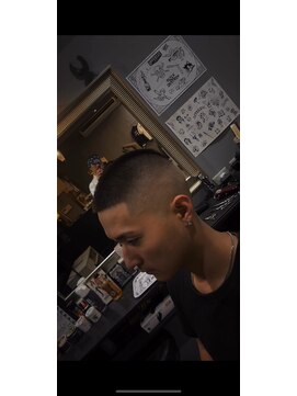 エーピーティートアウエスト(APT. TOR WEST) buzz cut