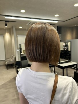 ラフィット 香椎(lafit) 収まり◎ぱつっとボブ　ワンカラーで明るく！
