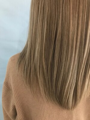 《髪質改善ヘアエステ》でパーマやカラー、縮毛矯正を繰り返すたび髪がどんどんキレイになっていく♪