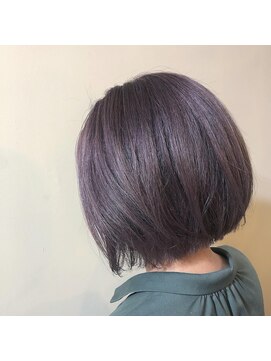 サーティーン(THIRTEEN) ナチュラル前下がりボブ!