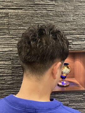 プレミアムバーバー 表参道店(PREMIUM BARBER produce by HIRO GINZA) ツーブロックアップバンクパーマスタイル