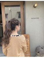 トイトイトイ(toi toi toy)&nbsp;ポニーテールの華やかアレンジ♪