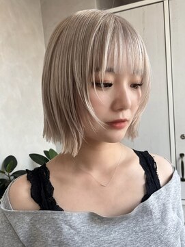 イルウィ(irwi) 【miku/ブリーチ】ケアブリーチ/ホワイトブロンド/レイヤーボブ