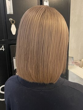 シェル 津山の手店(shel) ハイトーンミルクティーベージュ×韓国風切りっぱなし小顔ボブ