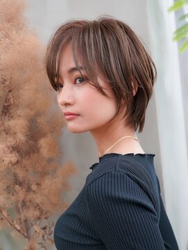 ギークス(GEEKS) 【GEEKS渋谷】クールショート/くびれカット/20代30代/グレージュ