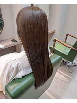 コワフュールエミカ(coiffure EMIKA) うる艶ブラウン。