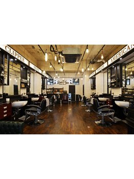 都会の喧騒を忘れる上質空間で、ワンランク上の自分へ。スタイルも気分も変える◇〈理容室/神田〉