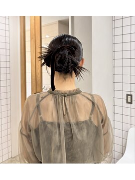 スート(suit.) 華やかなカチモリシニヨン