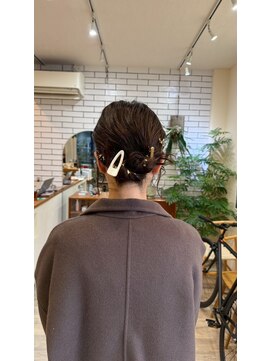 シフト(SHEEFT) 20代30代『お呼ばれヘア・クリップアレンジ』ねじりシニヨン