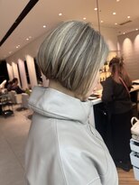 ステア ケース(stair case)&nbsp;白髪で遊ぶ大人のハイライト　50代