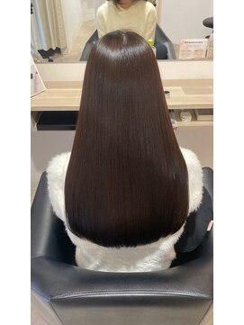 ワンコンセプト(ONE CONCEPT) 弱酸性ストレートとカラーで艶髪ロングへ