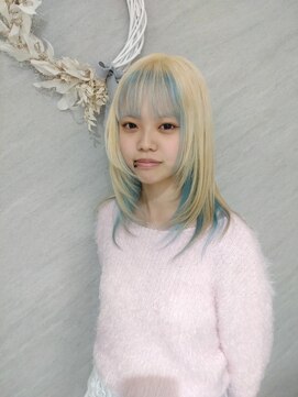 ハイストリートヘア(High street Hair) ミディアムレイヤー×ケアブリーチ＋ライトブルー