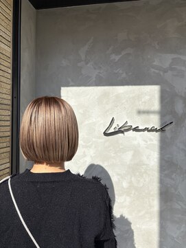 切りっぱなしミルクティーボブ