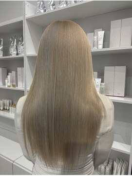 ヴェルア 四条烏丸 四条大宮(Velua) ケアブリーチ ホワイトカラー ブリーチカラー