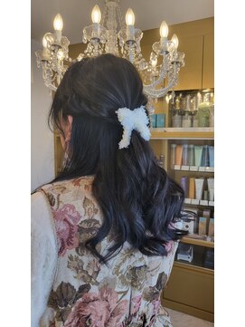 クィーンズ 大人かわいいハーフアップ