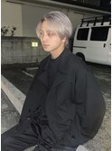 ブリーチカラー、アイスグレー、センターパート、韓国ヘア