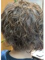 アグ ヘアー グランツ 豊橋店(Agu hair glanz)&nbsp;クセ毛を活かしたパーマスタイルです。メッシュも引き立ちます。