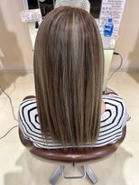 アズール 草加(azule)&nbsp;白髪ぼかしハイライト　アッシュベージュ