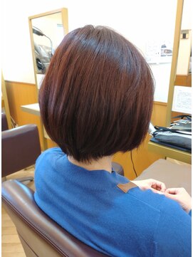 松本平太郎美容室 浦安店 大人可愛い ワインレッドくびれショートボブ/30代40代50代60代