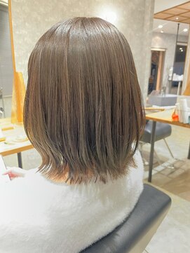 キイロ(KiiRO) 切りっぱなしレイヤーカット/透明感カラー/レイヤーボブ