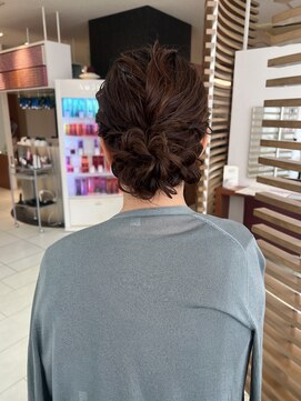 ラ シェンテ 宝塚(La Sente) 【ヘアアレンジ】ふわふわシニヨン