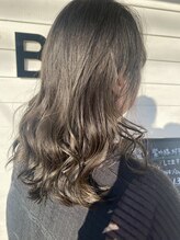 ブリック(Brick) 透明感◎柔らかオリーブカラー