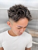 ルーシー 渋谷(LUCEY) 極道パーマホワイトメッシュオールバックパーマフェード短髪