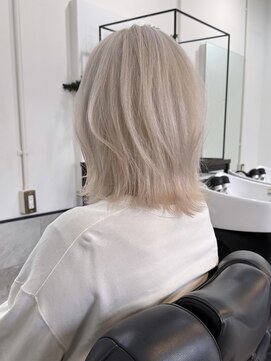 アルトラ(ALTLA) ミディアム×ホワイトカラー