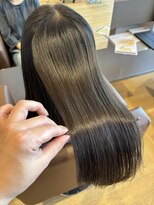 ロッカ(ROCCA)&nbsp;広がる髪、酸性ストレートで別人級の艶髪に