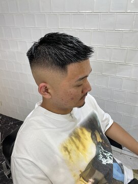メリケンバーバーショップ フクオカ(MERICAN BARBERSHOP FUK) かき上げヘアショートレイアーくせ毛風パーマコンマヘア