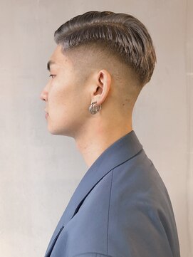 フランクスバーバーリザーブ 人形町店(FRANK’S BARBER RESERVE) スキンフェード×シルバーカラー　ｙ