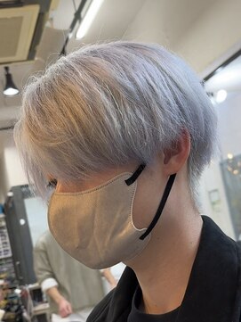 ビランチェ 池袋(bilancia) ホワイトカラーシルバーカラーセンターパートシースルーマッシュ