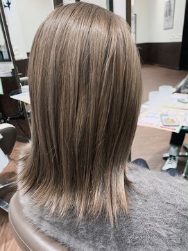 ロータス(LOTUS) ボブ　グレージュ