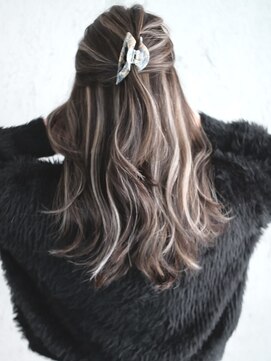 マリアナ(Mariana) ハイライトショートヘアレイヤーカットダブルカラー