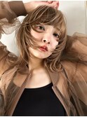 ミディアムウルフ　レイヤーボブ　ツートーンカラー　ミルクティ