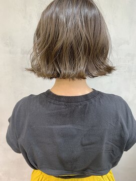 キチ(kichi.) [kichi.] 切りっぱなしボブ×くすみベージュ