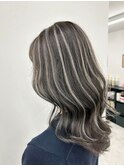 ホワイトシルバーハイライト×レイヤーカットスタイル
