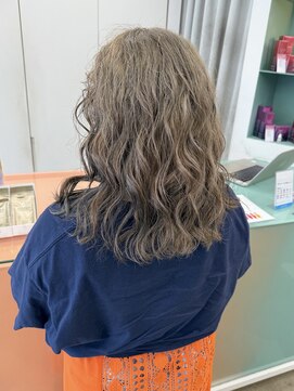 ポール(pole) 札幌ミディアム　スパイラルパーマオリーブグレージュ