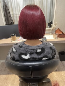 アンディアーモ サカエ(ANDIAMO SAKAE) レッドxショートボブ