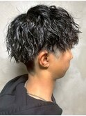 波巻きスパイラルパーマ ツーブロック メンズパーマ 20代 束感
