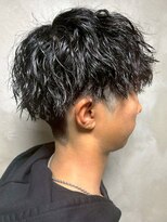 ディスイズバーバーサード(THIS IS BARBER 3rd) 波巻きスパイラルパーマ ツーブロック メンズパーマ 20代 束感