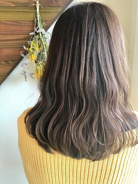 オーガニック アンド ヘアー ラウレア(LAU LEA) ゆる巻きロング