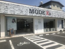 白と大理石で高級感漂う店内と♪♪緑の芝生が自然の癒しに♪