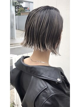 トルネード(TORNADO) 外国人風ボブ ハイライトバレイヤージュグラデ グレージュ