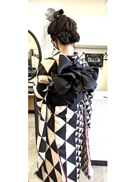 ヘアブース ドール(Hair Booth. DOLL) モノトーンレトロ振袖アレンジ