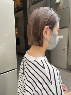 グランドライン(GRAND LINE) ぱつっと美しいシルエットショートボブ　グレージュカラー