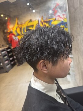 カーニー 上野(kearny) ツイストスパイラルパーマ縦落ちパーマメンズ波巻きパーマ